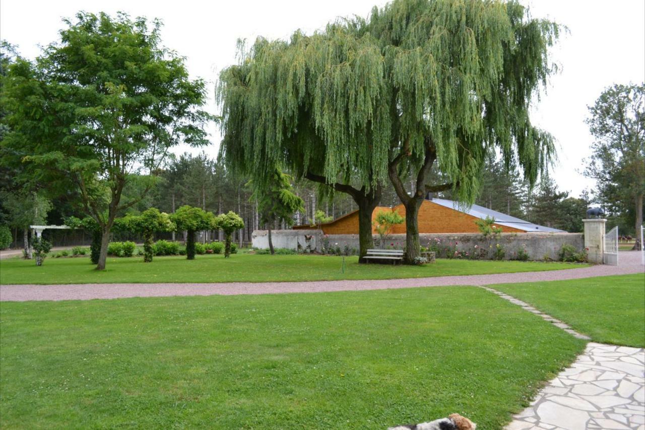 Le Domaine Des Bois Bed & Breakfast Mauzé-Thouarsais Exterior photo